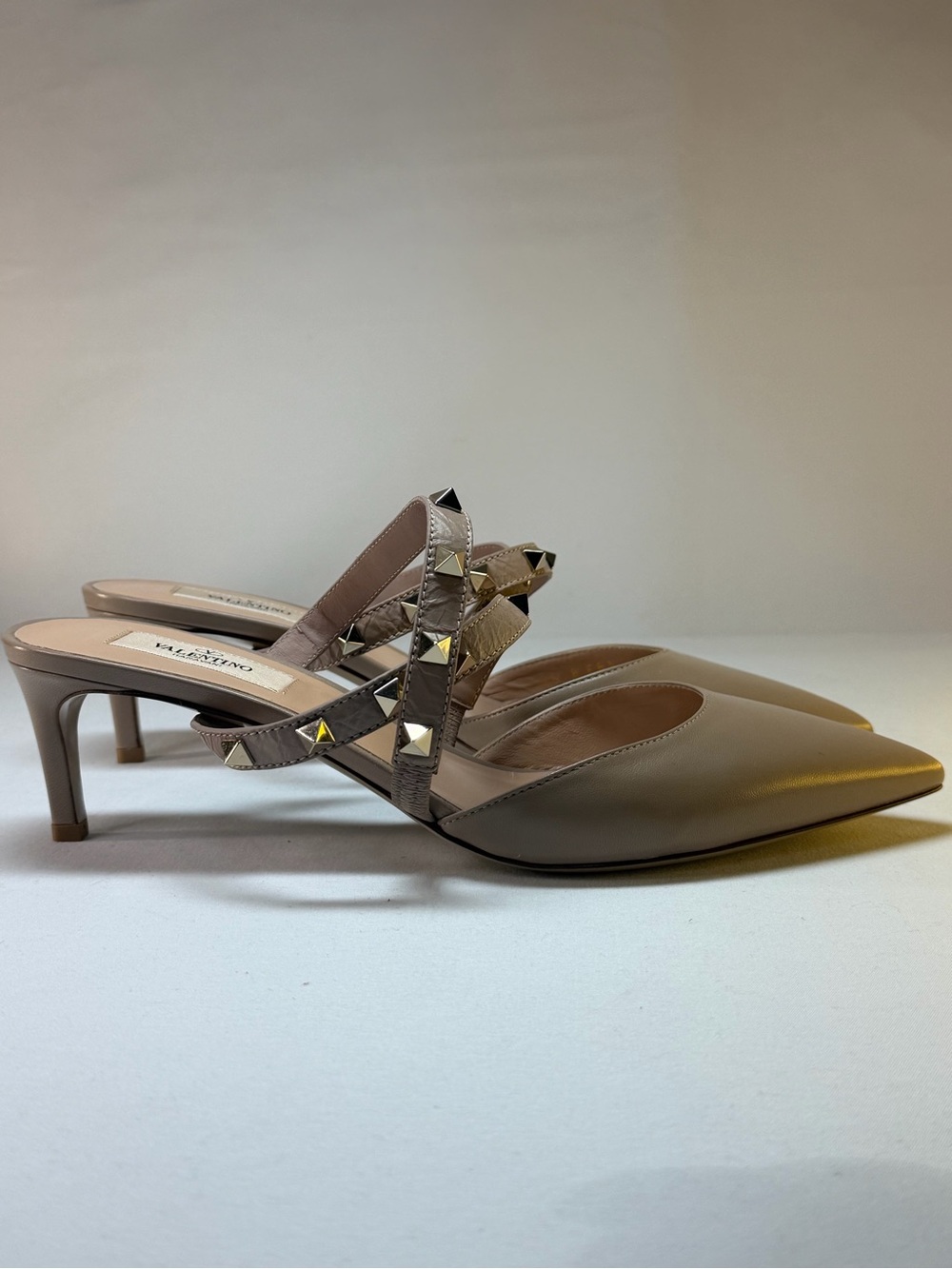 Valentino Garavani Rockstud Pointed Toe Mule Pumps Poudre Size 39